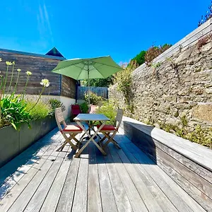 Apartment 300 M Et Centre - Parking Privatif Et Gratuit Sur Place - Terrasse Bois, Larmor-Plage